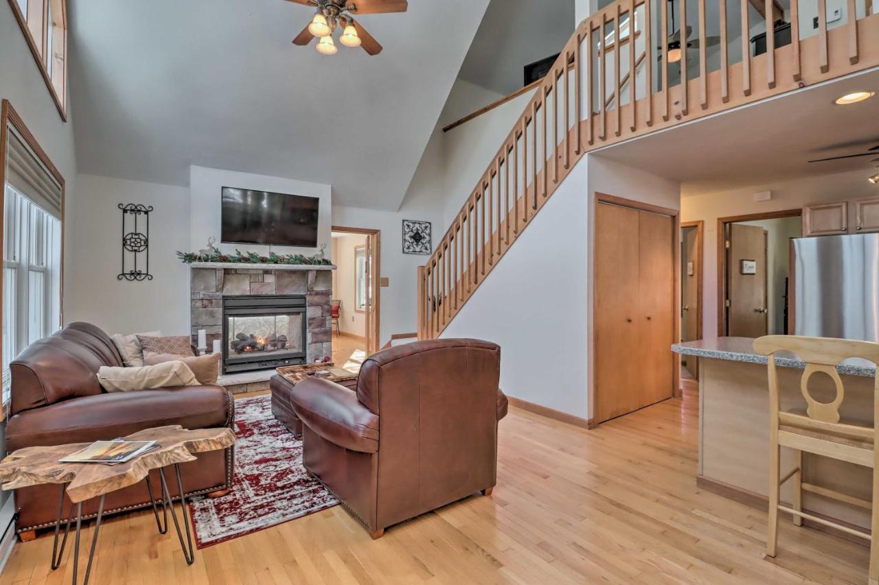 With Huge Deck, Pool Access * Albrightsville