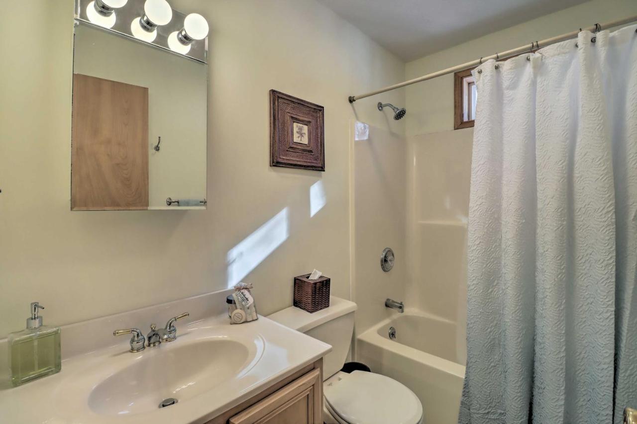 With Huge Deck, Pool Access * Albrightsville
